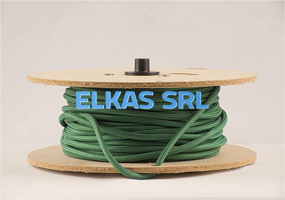 Nossos cabos são certificados. Eles também têm um processo de colagem que os impede de serem desintegrados em sua armadura